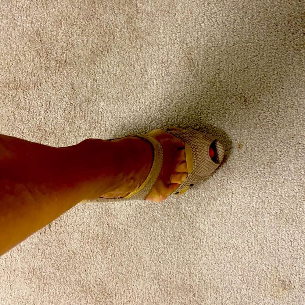 WHBM Suede pump
